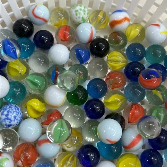 #6 Vintage Marbles Over 100 ESTATE FIND Shooters Iridescent Superman Confetti - Picture 7 of 11